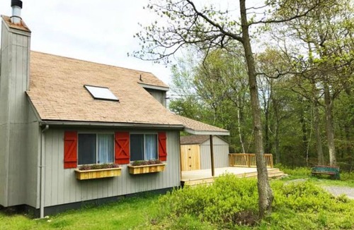 Long Pond Cabin | CEDAR CABIN Stylish Retreat w Onsite Pool, Hot Tub and Fire Pit in the Poconos