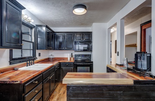 Johnson City House | Centralized Modern Home in Johnson City