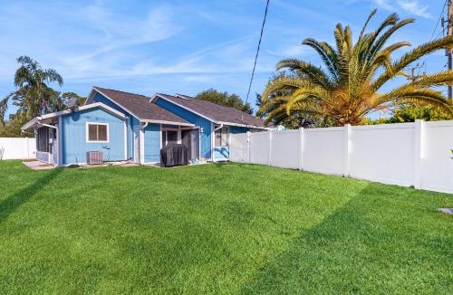 Indian Trails House | Centrally located dog-friendly home with beach gear & patio - snowbird-friendly