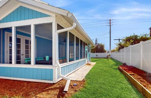 Indian Trails House | Centrally located dog-friendly home with beach gear & patio - snowbird-friendly