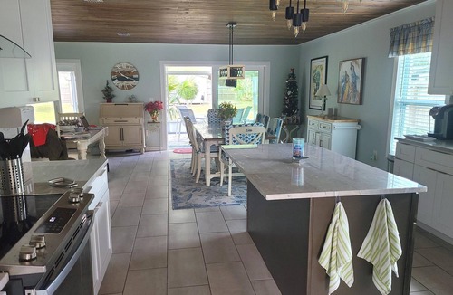 Palmetto House | CENTRALLY LOCATED HOME IN CHARMING HISTORIC WEST PALMETTO.