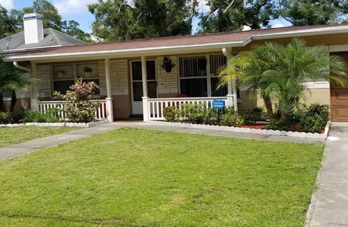 Pinellas Park House | Centrally Located Cozy Home in a Quiet and Safe Neighborhood