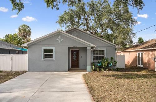 Tampa House | Channel Side, Down Town Tampa ,Ybor Palmetto Beach, Hot tub, with pickle ball court