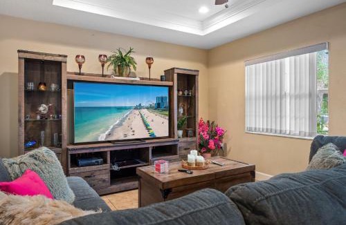 Tampa House | Channel Side, Down Town Tampa ,Ybor Palmetto Beach, Hot tub, with pickle ball court