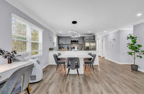 Villa Heights House | Charlotte Spacious 4BR Home