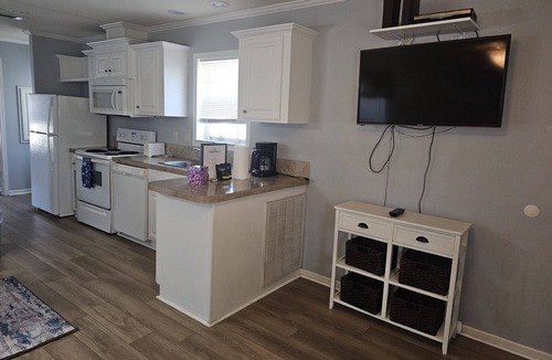 Bayshore Gardens Cottage | Charming 1-bedroom cottage in peaceful RV Resort only 7 Miles from beaches