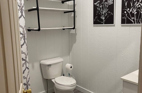 Kerr Cottage | Charming 1-bedroom cottage with AC, WiFi in welcoming Centerville