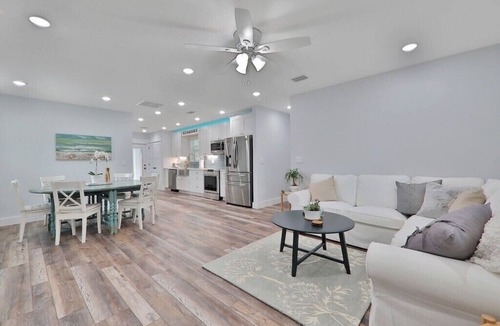 Southside House | Charming 1bd 1bth Vacation Getaway New Build in Jacksonville - Centrally Located
