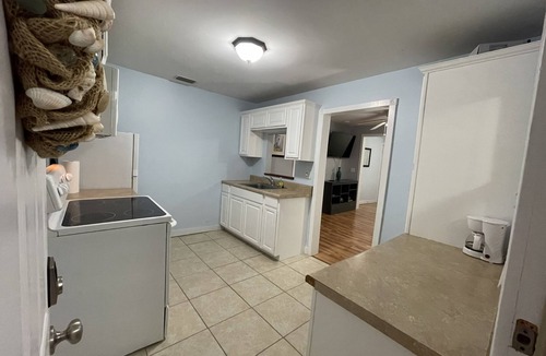 Holly Hill House | Charming 1bdrm Intracoastal Tiny House: Perfect for couples & a romantic getaway