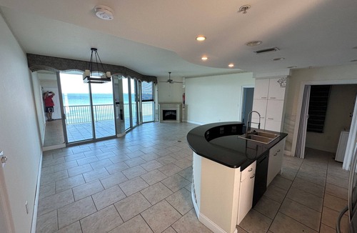Thomas Drive Condo | Charming 2-bedroom condo with fitness room and AC in Panama City Beach