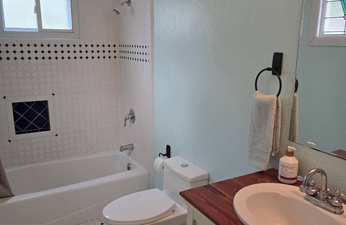 Cedar Key Cottage | Charming 2-bed 2-bath cottage in Cedar Key. Golf cart included.