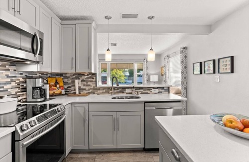 Disston Heights House | Charming 2-bedroom/2-bath house with heated pool and hot tub, AC, dogs allowed