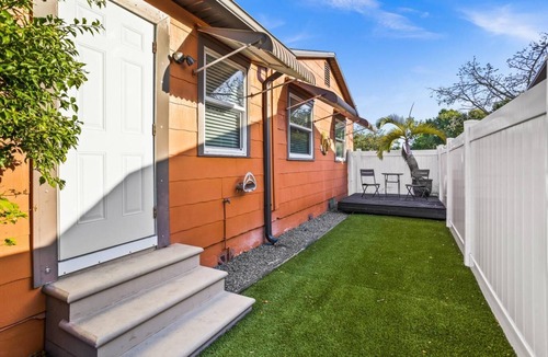 Disston Heights House | Charming 2-bedroom/2-bath house with heated pool and hot tub, AC, dogs allowed