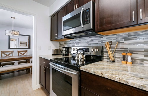 Arlington Park House | Charming 2-bedroom house in lovely Sarasota with AC, WiFi