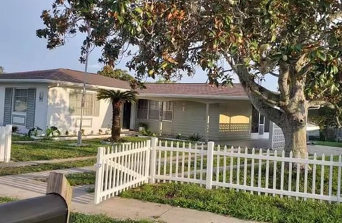 Spring Hill House | Charming 2-bedroom house in lovely Spring Hill with WiFi, AC
