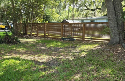Chassahowitzka House | Charming 3/2 house with AC in Homosassa, Chaz. Across from the Chaz river.
