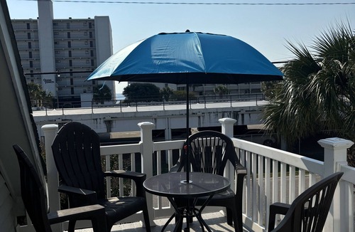 Windy Hill House | Charming 3-bedroom house in North Myrtle Beach with AC, WiFi, pool and hot tub