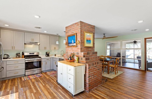 Cape Story by the Sea Cottage | Charming 3 bedroom cottage in beautiful VB with Deepwater access, New dock