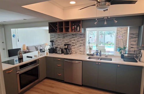 St. Petersburg House | Charming 3-bedroom house in phenomenal St. Petersburg with AC, WiFi and Pool.