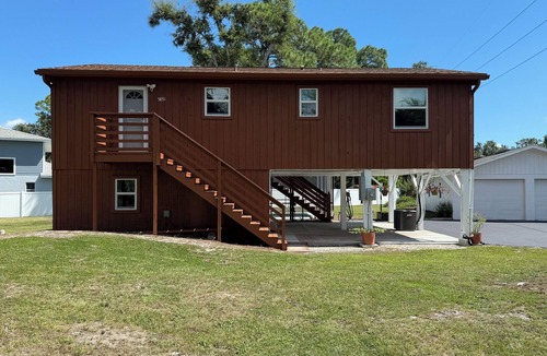 South Pinellas Community Council House | Charming 3-bedroom house with WiFi, AC, & heated swimming pool in St. Pete.