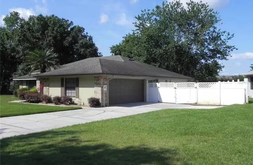 Auburndale House | Charming 3-bedroom house located in Auburndale