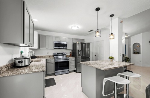 Trailer Estates House | Charming 3-Bedroom Home in Bradenton – Fully Remodeled