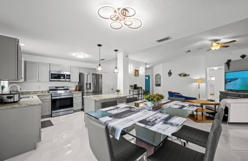 Trailer Estates House | Charming 3-Bedroom Home in Bradenton – Fully Remodeled