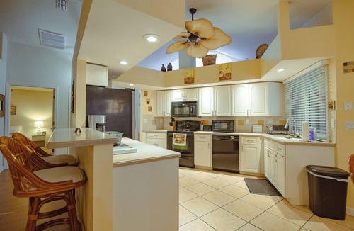 Brooksville House | Charming 3-bedroom house with Pool (Not heated), WiFi, AC in North Weeki Wachee