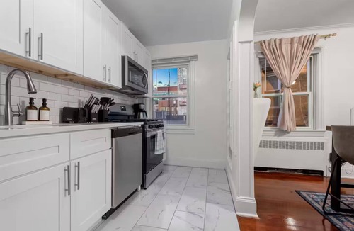Hoboken Apartment | Charming 3BR Retreat w/Terrace – Mins to NYC