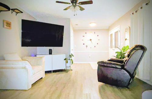 Beacon Woods East House | Charming 4 bed 3 bath single family home in Hudson