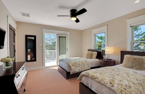 Strathmere House | Charming 4-bedroom Beach Cottage with WiFi, AC in Strathmere