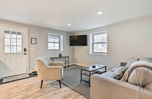Beacon Apartment | Charming Beacon Apt w/Fire Pit: Near Hiking!