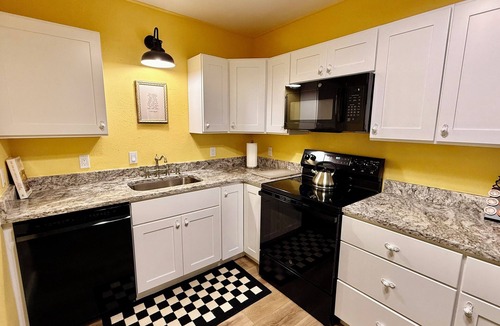 Inverness House | Charming Citrus 3BR/2BA house-steps to Downtown Inverness Entertainment Dining