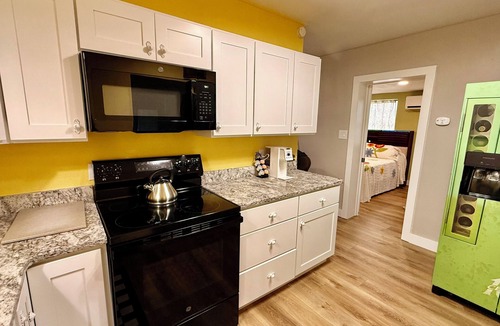 Inverness House | Charming Citrus 3BR/2BA house-steps to Downtown Inverness Entertainment Dining