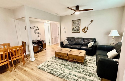 Inverness House | Charming Citrus 3BR/2BA house-steps to Downtown Inverness Entertainment Dining
