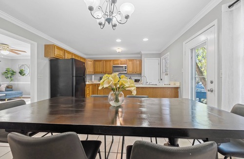 Berkeley House | Charming Colonial Williamsburg Cottage Home w/add'l storage, Pet Friendly!