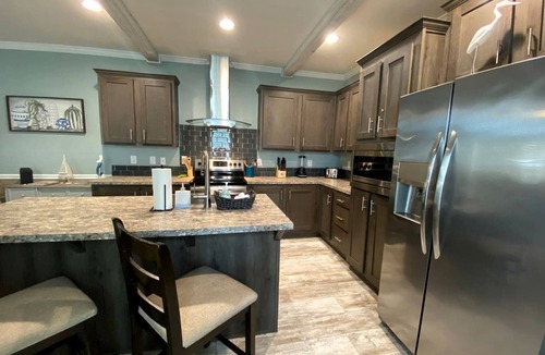Dunnellon Cottage | Charming Cottage Surrounded by Trees in Dunnellon, Florida