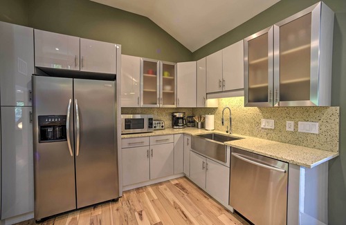 Wallkill House | Charming Cottage w/Deck: Mtn + Lake Views!