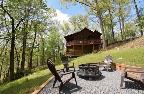 McCaysville House | Charming Creekfront Cabin with Private Hot Tub