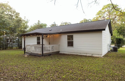 Crestview House | Charming Crestview Stay 4 Bedrooms, Prime Location