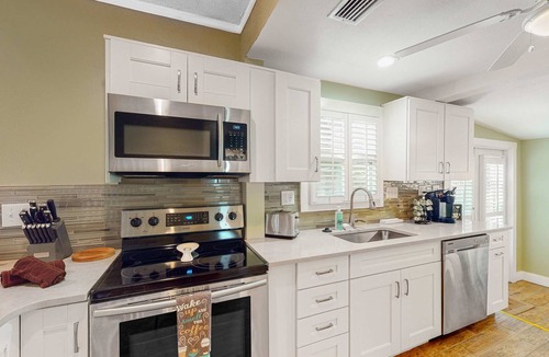 Gulfport House | Charming Downtown Gulfport Escape, Snowbird Friendly