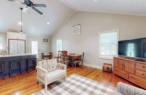 Flat Rock House | Charming Getaway w/Luxe Interior & Screened Patio - Near Attractions