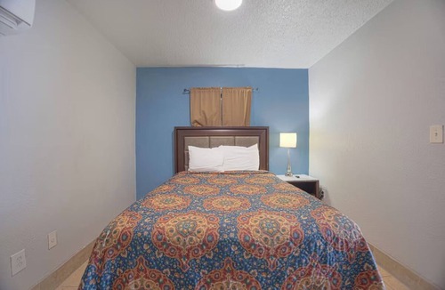 Merritt Island Hotel | Charming Guest Room Near Cocoa Beach Perfect for Weekend Adventures
