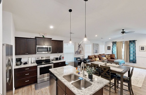 Arcadia House | Charming home- Dog Friendly, washer/dryer, internet access, and firepit