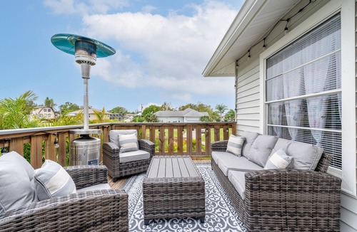 Memphis House | Charming Home Near Anna Maria Beach Pool+Games
