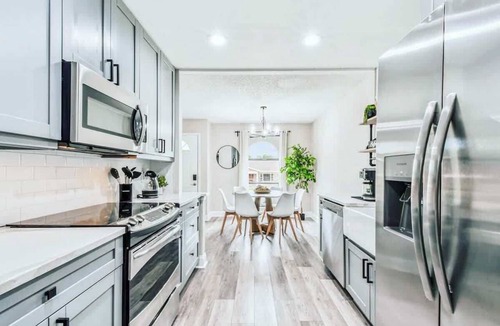 Port Tampa City House | Charming Home Near MacDill AFB | Hot Tub | Fire Pit