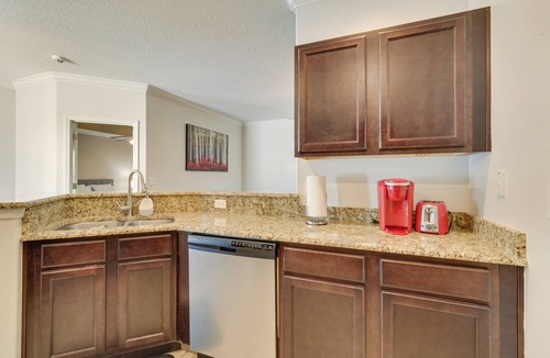 Leesburg House | Charming Leesburg Getaway w/Screened Porch!