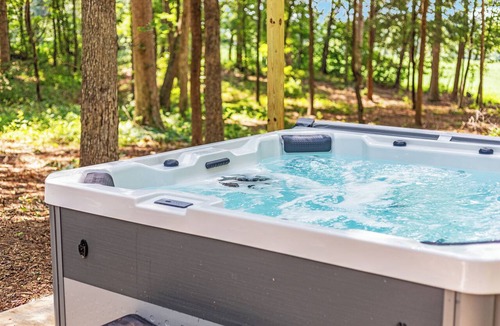 Pratts Cabin | Charming Madison Cabin. Hot Tub, Fire pit & WiFi