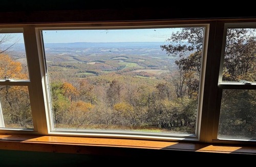 Schellsburg Cabin | Charming mountain cabin with stunning view