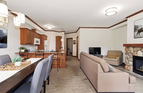 The Blue Mountains Ski Chalet | Charming One Bedroom at Snowbridge- Blue Mountain